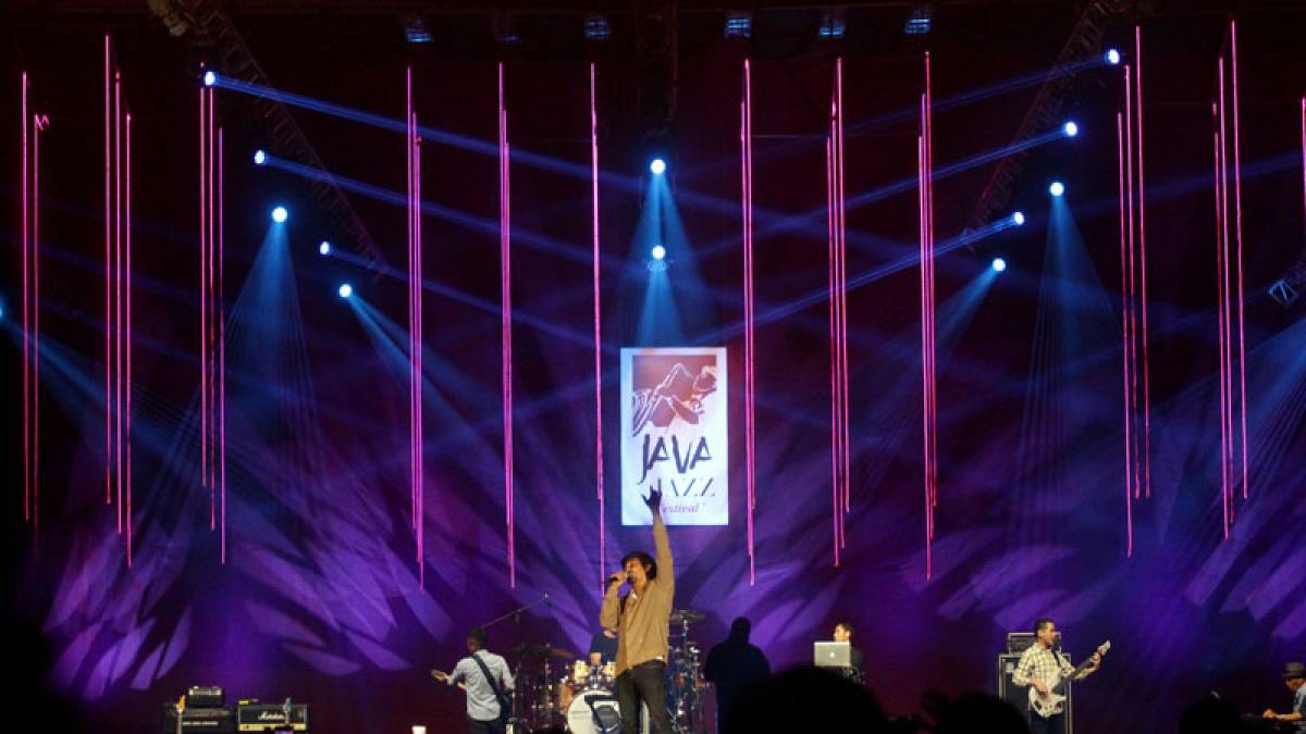 Viva The laser lightings definitely perk up every performance.